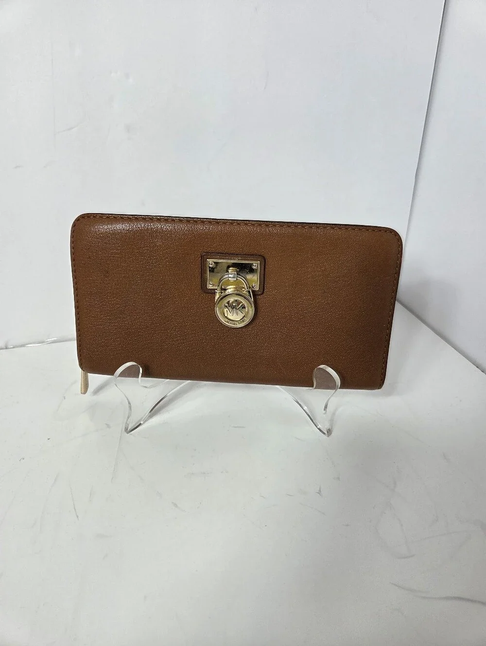 vtg michael kors brown leather wallet front lock logo full size zip around tan